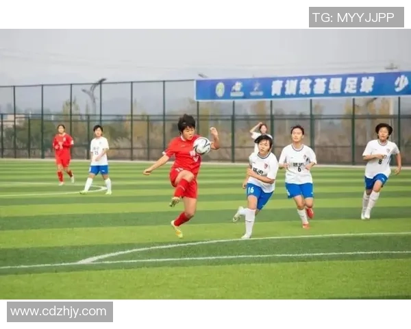 在绿茵场上追逐梦想采访年轻足球运动员的成长故事与心路历程 在绿茵场上追逐梦想采访年轻足球运动员的成长故事与心路历程