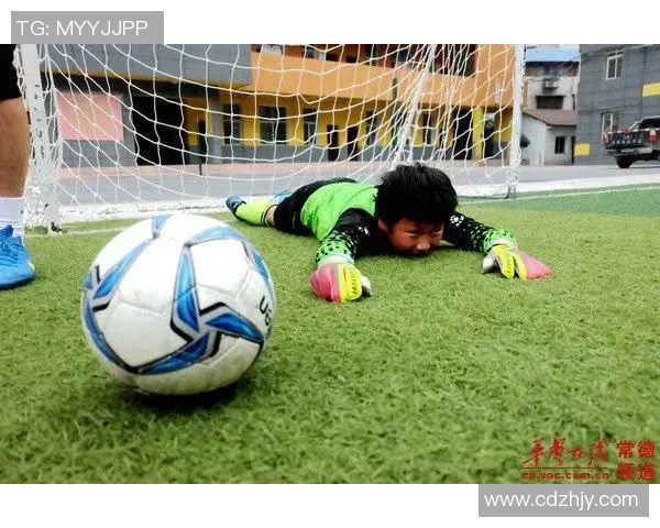 足球场上的意外事故踢破脸的背后故事与伤害应对措施
