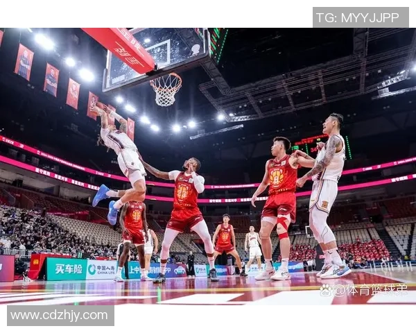 上海足球队在邀请赛中的实力展现与战术分析 上海足球队在邀请赛中的实力展现与战术分析