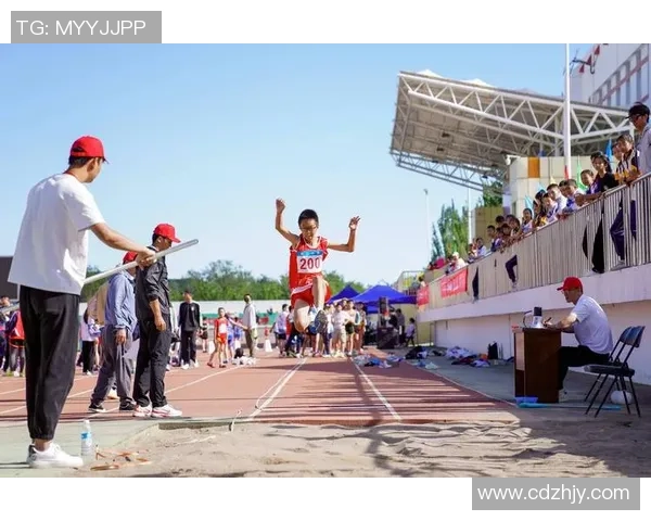 四川省青少年足球总决赛精彩纷呈各地小球员展现青春风采与竞技精神 四川省青少年足球总决赛精彩纷呈各地小球员展现青春风采与竞技精神