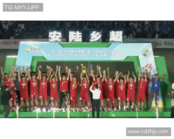 南山杯足球赛盛况空前各路球队齐聚展现青春风采与竞技精神 南山杯足球赛盛况空前各路球队齐聚展现青春风采与竞技精神